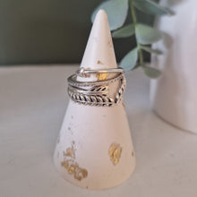 Load image into Gallery viewer, White & Gold ring holder