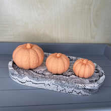 Load image into Gallery viewer, Jesmonite Pumpkins Set of 3