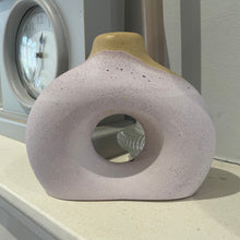 Load image into Gallery viewer, Donut vase
