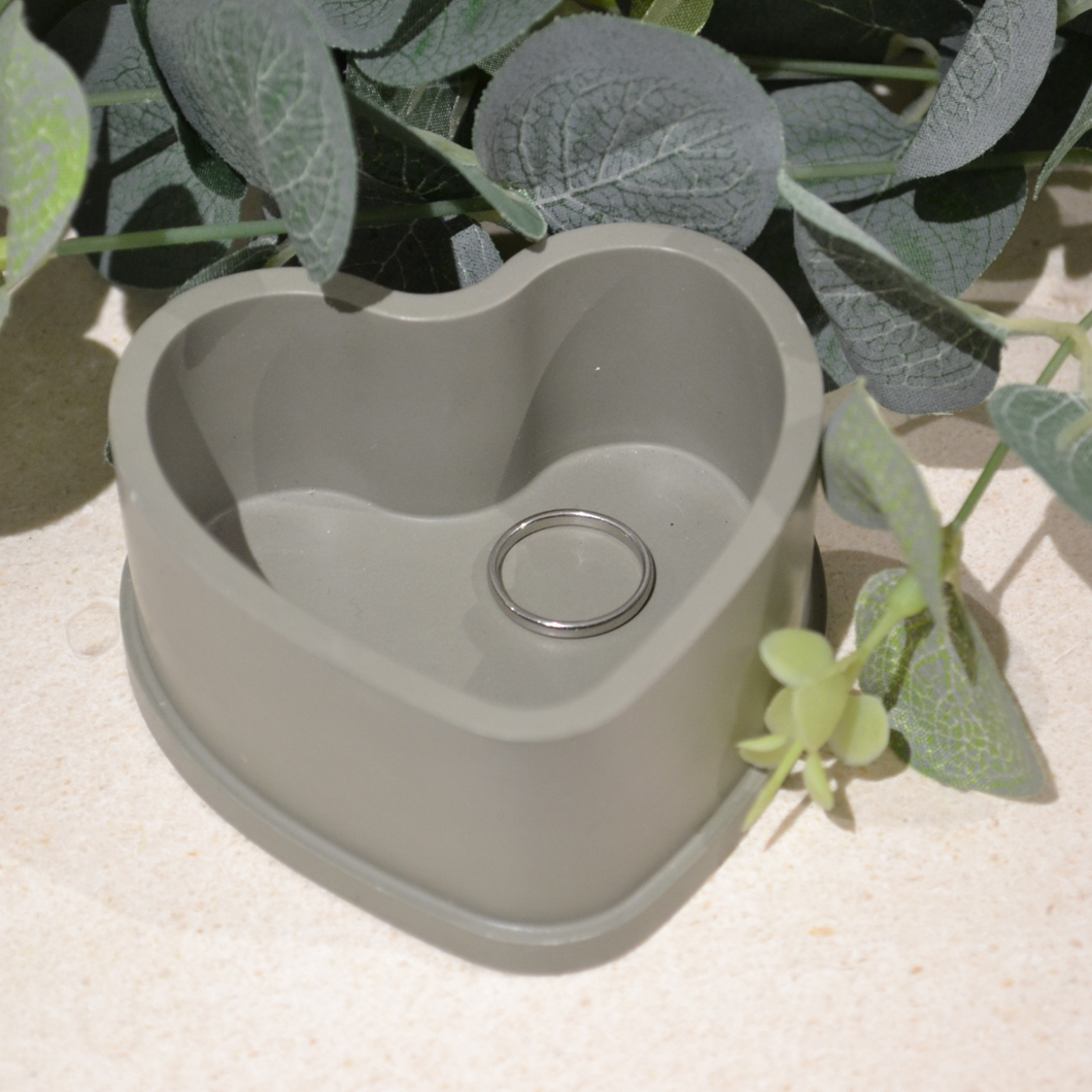 Dusty Olive Heart pot
