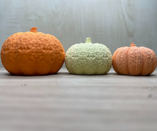 Load image into Gallery viewer, Jesmonite Pumpkins Set of 3
